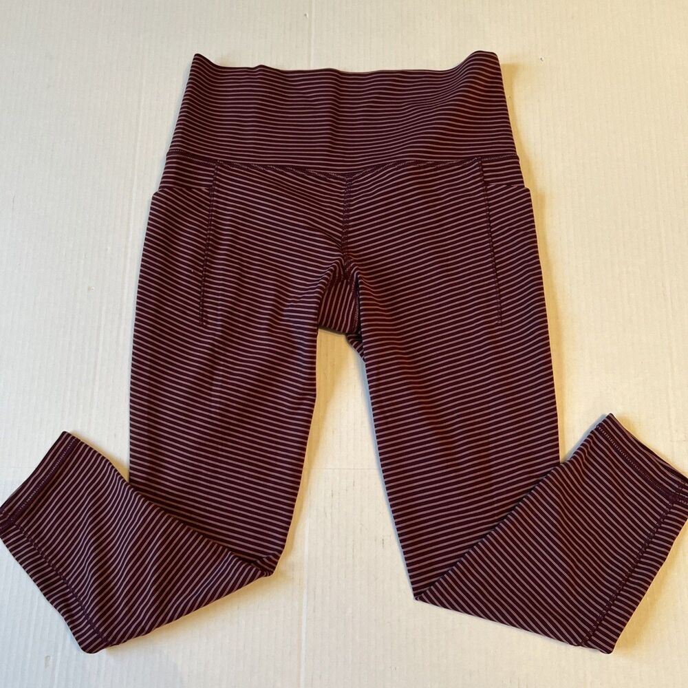 ATHLETA Sz S Leggings Cropped Workout Gym Pants Pockets Burgundy EXCELLENT